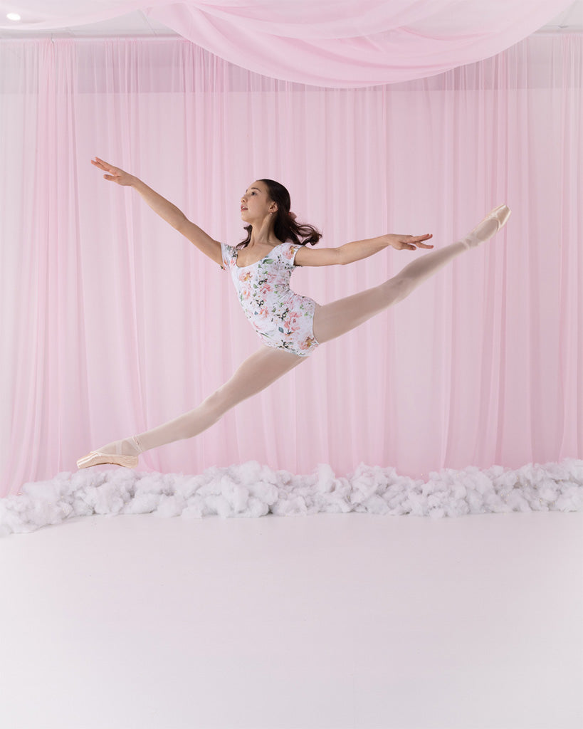 Claudia Dean World Mia Dreamy Edit Collection Scoop Neck Front Seamed Cap Sleeve Leotard - Girls - Posey Print